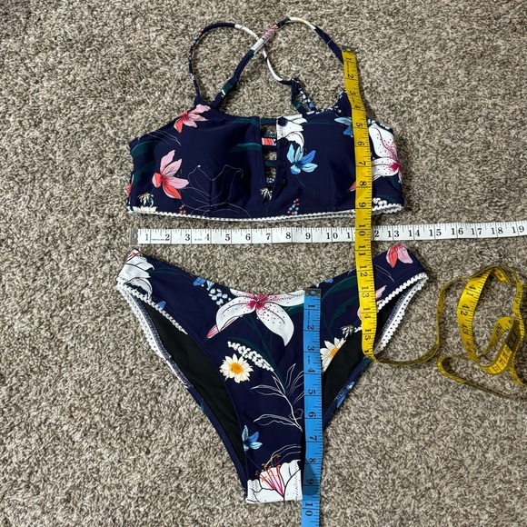 3/$32 Cupshe Navy Floral Bikini Size Medium - Picture 6 of 6